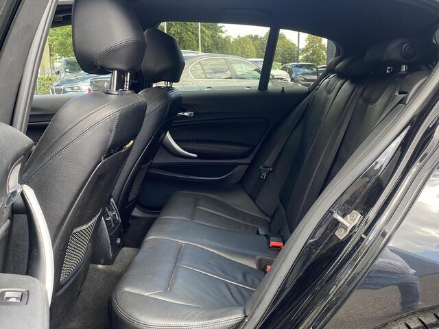BMW 1-SERIE 118i Edition M Sport Shadow High Executive ORIGINEEL NEDERLANDSE AUTO MET NAP | VOLLEDIG LEDER + STOELVERWARMING| SCHUIFDAK | APPLE CARPLAY | XENON | RIJKLAAR MET 12 MAANDEN BOVAG GARANTIE!