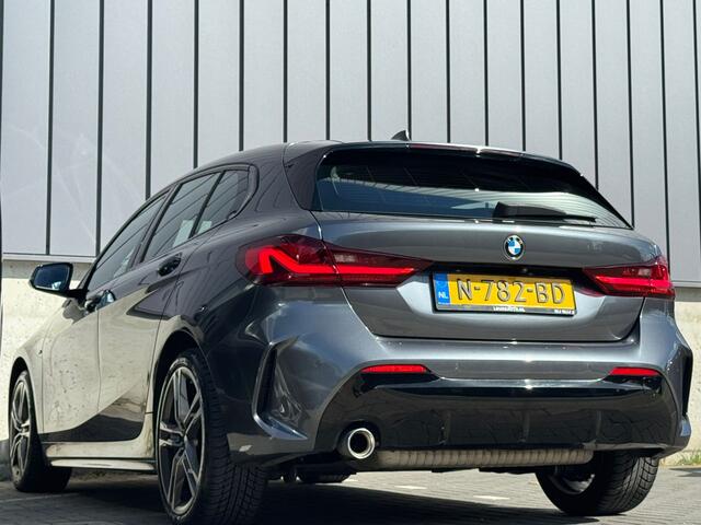BMW 1-SERIE 118i 140PK Automaat M-Sport Camera Virtual Stuurverwarming