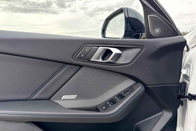 BMW 1-SERIE 120 M Sport Design Edition | Harman Kardon | Comfort Access | Stoelverwarming |