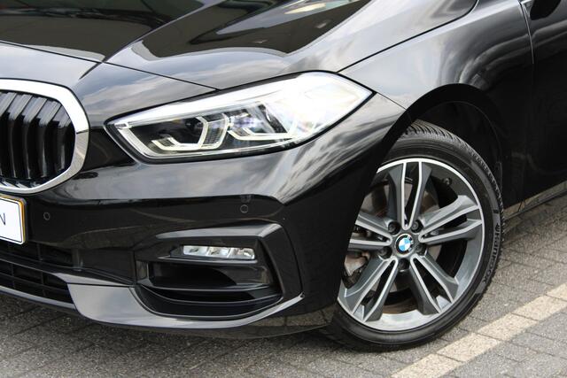 BMW 1-SERIE 118i climate controle / Parkeersensor voor en achter / Sportstoelen voor