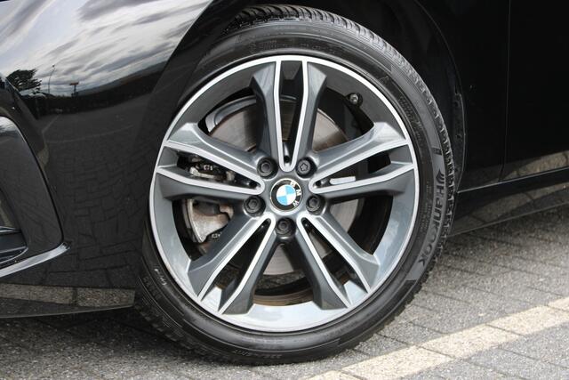 BMW 1-SERIE 118i climate controle / Parkeersensor voor en achter / Sportstoelen voor