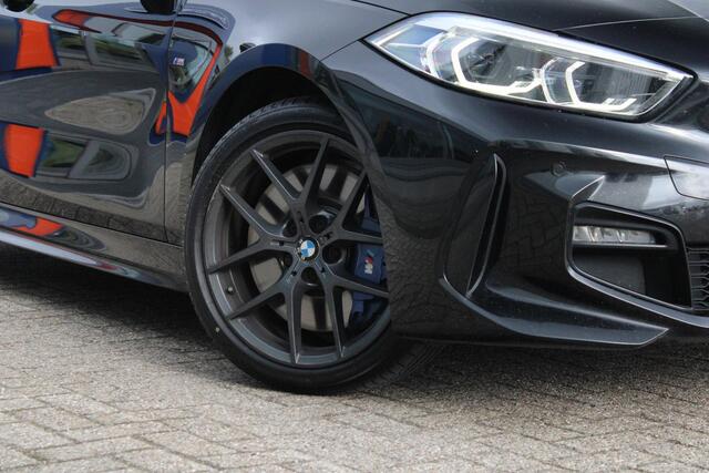 BMW 1-SERIE 120i High Executive Edition 178pk | Harman en Kardon | Panoramadak | Head-up display | M-Pakket