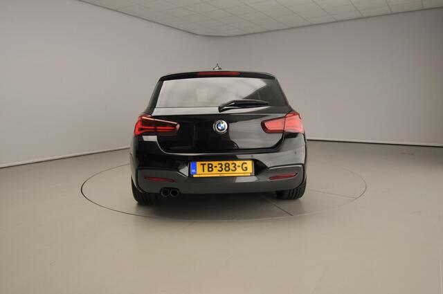 BMW 1-SERIE 5-deurs 120i | M-Sportpakket | LED | Leder | Navigatie | Schuifdak | Stoelverwarming | Keyles go | DAB | Hifi speakers | Alu 18 inch