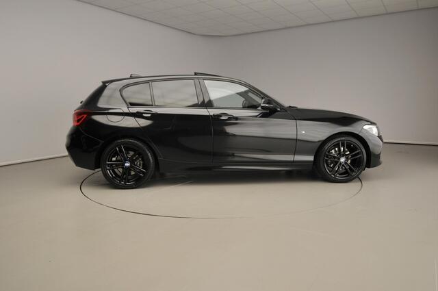 BMW 1-SERIE 5-deurs 120i | M-Sportpakket | LED | Leder | Navigatie | Schuifdak | Stoelverwarming | Keyles go | DAB | Hifi speakers | Alu 18 inch