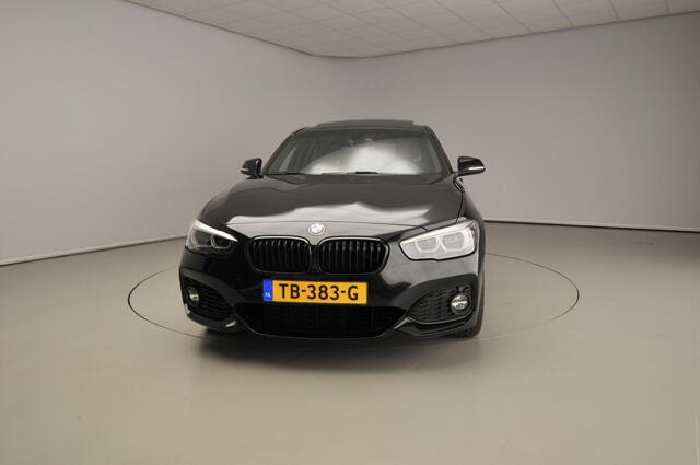 BMW 1-SERIE 5-deurs 120i | M-Sportpakket | LED | Leder | Navigatie | Schuifdak | Stoelverwarming | Keyles go | DAB | Hifi speakers | Alu 18 inch