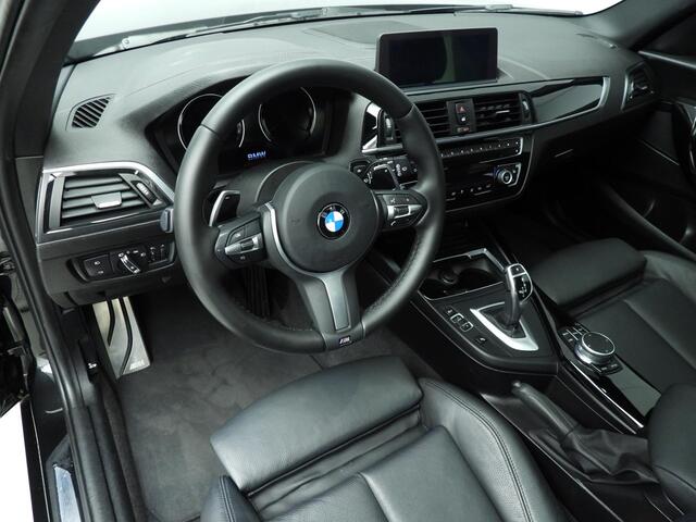 BMW 1-SERIE 5-deurs 120i | M-Sportpakket | LED | Leder | Navigatie | Schuifdak | Stoelverwarming | Keyles go | DAB | Hifi speakers | Alu 18 inch
