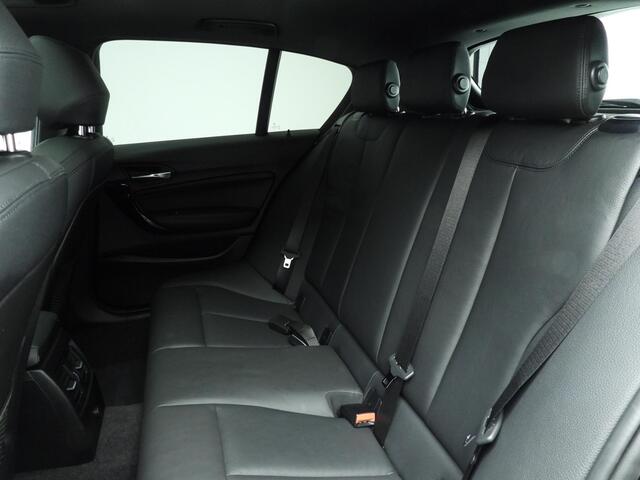 BMW 1-SERIE 5-deurs 120i | M-Sportpakket | LED | Leder | Navigatie | Schuifdak | Stoelverwarming | Keyles go | DAB | Hifi speakers | Alu 18 inch