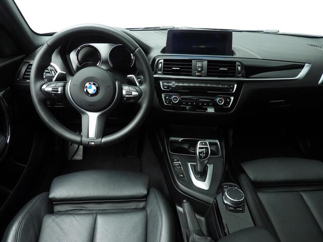 BMW 1-SERIE 5-deurs 120i | M-Sportpakket | LED | Leder | Navigatie | Schuifdak | Stoelverwarming | Keyles go | DAB | Hifi speakers | Alu 18 inch