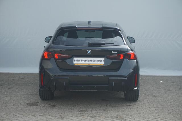 BMW 1-SERIE 5-deurs 120 M Sportpakket Pro 19'' / Harman Kardon / Panoramadak / Comfort Acces