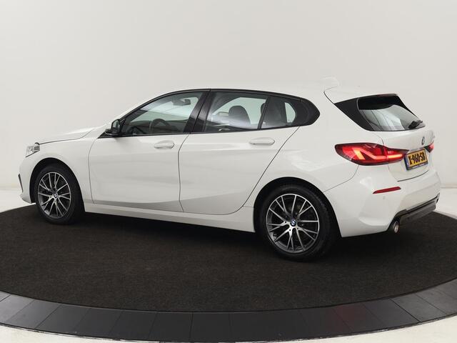 BMW 1-SERIE 118i High Executive | Sport line | Automaat | Carplay | Navigatie | DAB | Sfeerverlichting | Stoelverwarming | Climate controle | Cruise control | Half Leder