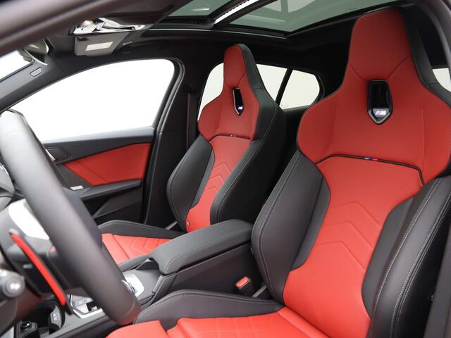 BMW 1-SERIE M135i xDrive Full Options | Elektr. Verst. Stoelen | Panoramadak | Sportstoelen Pro | Harman/Kardon | Head Up