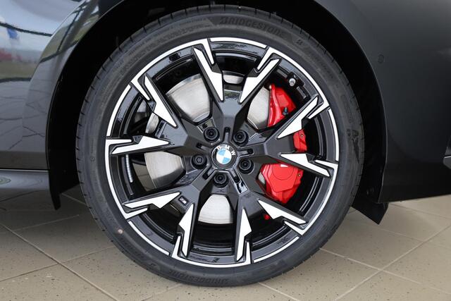 BMW 1-SERIE 120 M Sportpakket Pro | Head Up Display | Harman Kardon Audio | Iconic Glow nierengrille