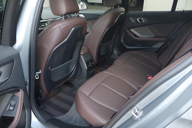 BMW 1-SERIE 118i Business Edition Plus NL-Auto!! Panoramadak I Apple Car-Play