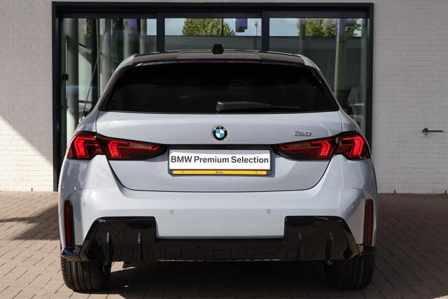 BMW 1-SERIE 120 M Sport Design Edition | Premium Pack | Voorstoelen Verwarmd | Stuurwiel Verwarmd