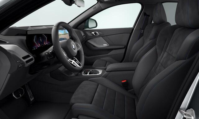 BMW 1-SERIE 120 High Executive | M Sportpakket Pro | Harman Kardon | Iconic Glow | Panoramadak | Innovation Pack