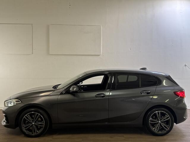 BMW 1-SERIE 118IA 140PK HIGH EXECUTIVE SPORT/NAVI/LED/CARPLAY