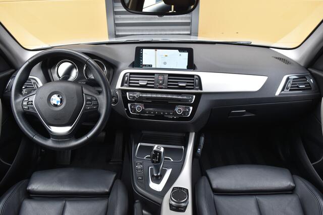 BMW 1-SERIE 120i High Executive * Sportstoelen * Trekhaak * LED * Dealeronderhouden *