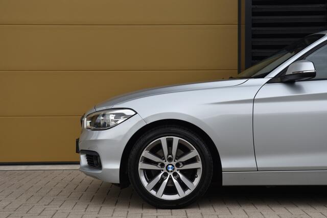 BMW 1-SERIE 120i High Executive * Sportstoelen * Trekhaak * LED * Dealeronderhouden *