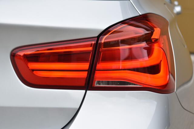 BMW 1-SERIE 120i High Executive * Sportstoelen * Trekhaak * LED * Dealeronderhouden *