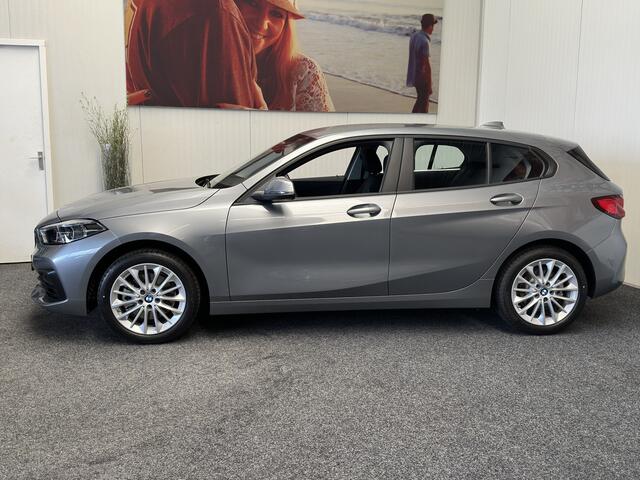 BMW 1-SERIE 116 NIEUWSTAAT !!! NAVIGATIE CRUISE CONTROL STOEL EN STUURVERWARMING APPLE CARPLAY/ANDROID ACHTERUITRIJCAMERA PDC ZEER MOOI !! 3010