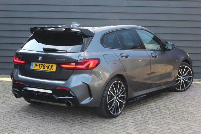 BMW 1-SERIE M135i xDrive - 306 PK - PERFORMANCE UITLAAT - HEAD UP - CARPLAY - 19 INCH -