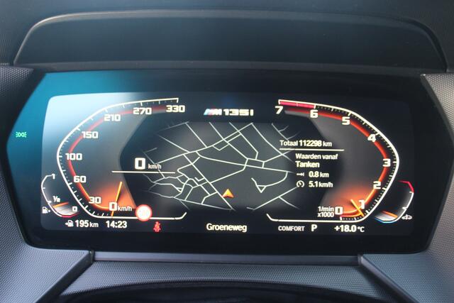 BMW 1-SERIE M135i xDrive - 306 PK - PERFORMANCE UITLAAT - HEAD UP - CARPLAY - 19 INCH -