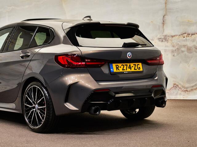 BMW 1-SERIE 118i M Sport Pro, NL-auto, Sonderlackierung, M stoel, 19", M135i optiek, pano, leder, privacy, dealeroh