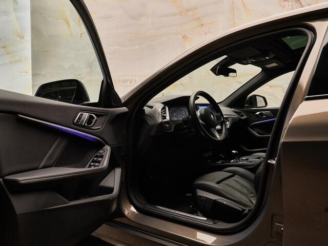 BMW 1-SERIE 118i M Sport Pro, NL-auto, Sonderlackierung, M stoel, 19", M135i optiek, pano, leder, privacy, dealeroh