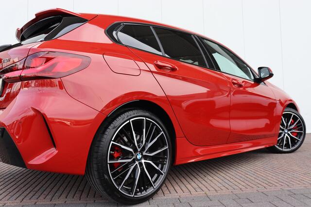 BMW 1-SERIE 118i M Sportpakket Pro/ Sportstoelen/ Stoelverwarming/ Cruise Control/ Getint Glas/ 19" LMV