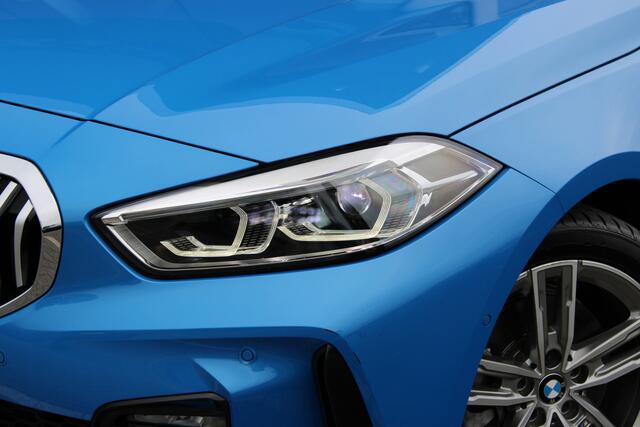 BMW 1-SERIE 118i Executive M Sport Automaat / Panoramadak / Achteruitrijcamera / LED / M Sportonderstel / Live Cockpit Professional / Parking Assistant