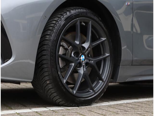 BMW 1-SERIE 120i M-sport | Head-up | Leder | Panoramadak | Camera | Org. NL