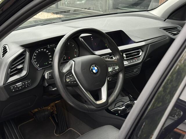BMW 1-SERIE 118d M Pakket Panoramadak Cruise Leer Stoelverw. 19''LM