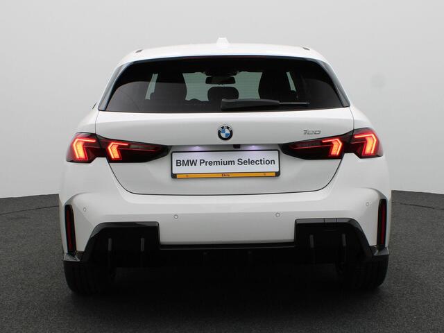 BMW 1-SERIE 120 M Sport Design | Premium Pack | Stuurwielrand Verwarmd | Achteruitrijcamera | Driving Assistant | Parking Assistant | Harman Kardon | 18''