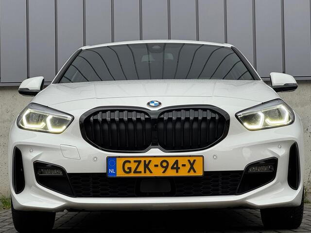BMW 1-SERIE 118i 140PK Automaat M-Sport Shadow Schaalstoelen Stoelverwarming