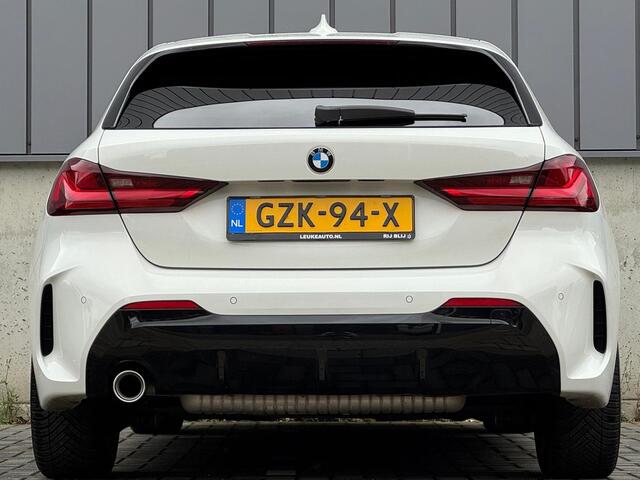 BMW 1-SERIE 118i 140PK Automaat M-Sport Shadow Schaalstoelen Stoelverwarming