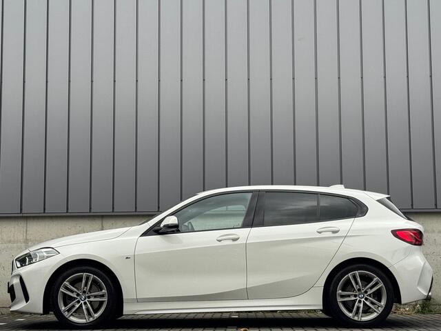 BMW 1-SERIE 118i 140PK Automaat M-Sport Shadow Schaalstoelen Stoelverwarming