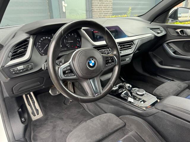 BMW 1-SERIE 118i 140PK Automaat M-Sport Shadow Schaalstoelen Stoelverwarming