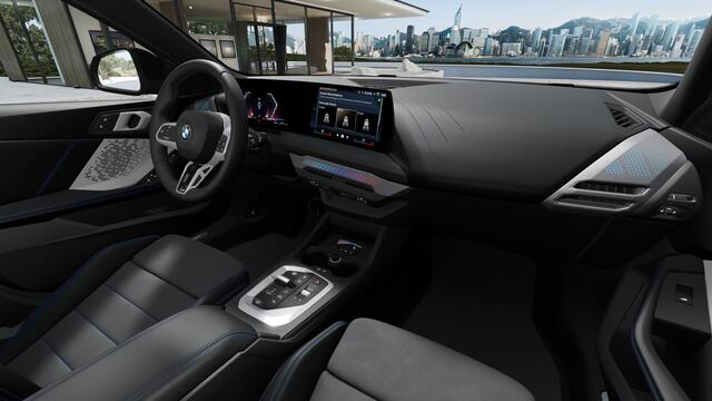 BMW 1-SERIE 120 M Sport Automaat / Sportstoelen / Achteruitrijcamera / Adaptieve LED / M Adaptief onderstel / Comfort Access / Stoelverwarming / Parking Assistant