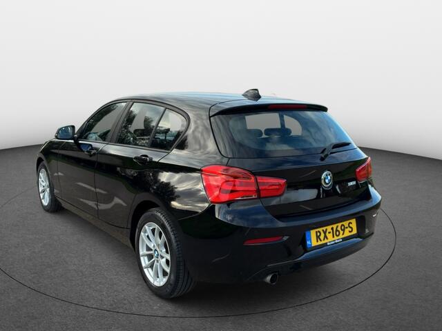 BMW 1-SERIE 118i Executive Aut [ Nav Pdc Cruise ]