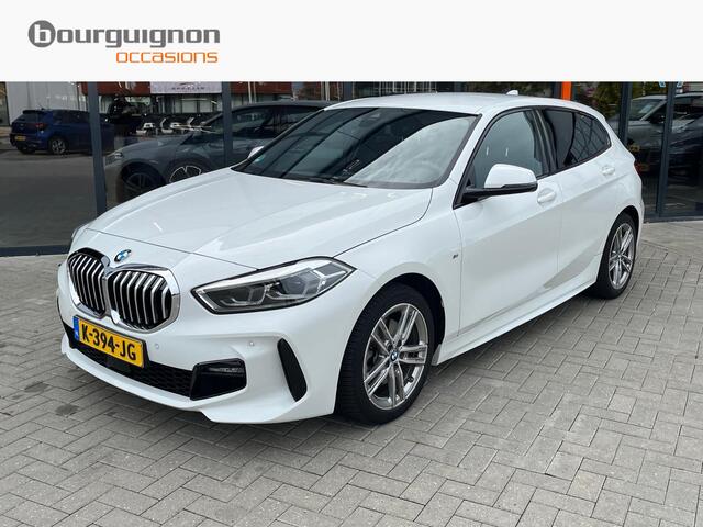BMW 1-SERIE 118i Executive Edition 140 Pk | Sportstoelen | Cruise Control | LED | Climate Control | Navigatiesysteem | Digitaal Dashboard | Parkeersensoren | 17 Inch