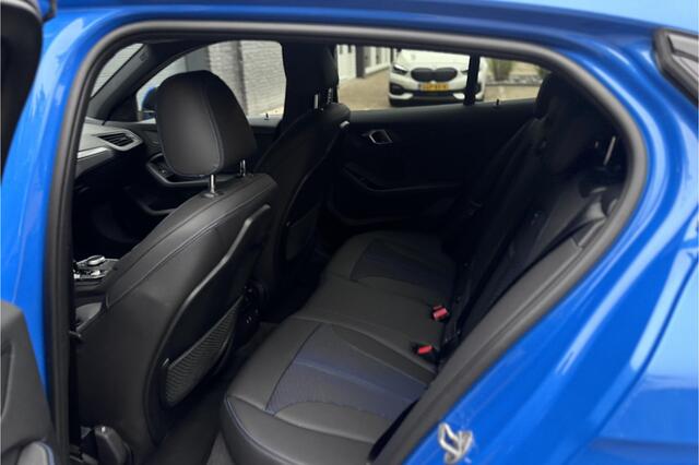 BMW 1-SERIE 118i M-sport | Stoel + Stuurverwarming | Camera | Adaptive Cruise | 2024