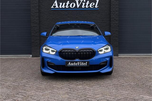BMW 1-SERIE 118i M-sport | Stoel + Stuurverwarming | Camera | Adaptive Cruise | 2024