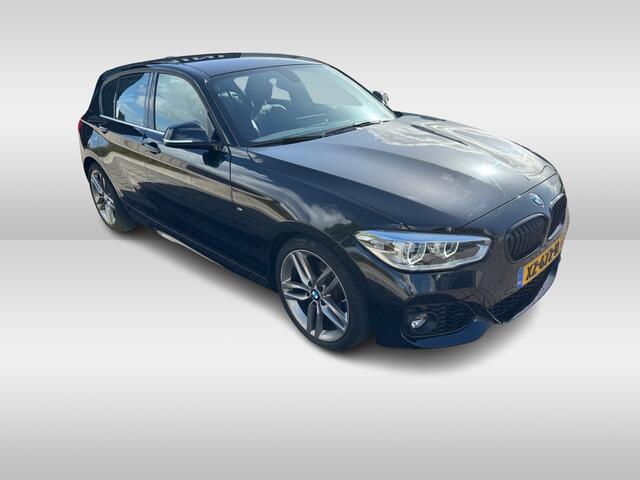 BMW 1-SERIE 118i High Exe. M Sport / Leder / Navigatie / Parkeerhulp V+A / 18'' / Sportstoelen / Stoelverwarming / DAB / Cruise Control