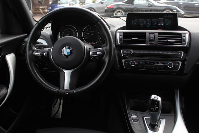 BMW 1-SERIE 118i High Exe. M Sport / Leder / Navigatie / Parkeerhulp V+A / 18'' / Sportstoelen / Stoelverwarming / DAB / Cruise Control