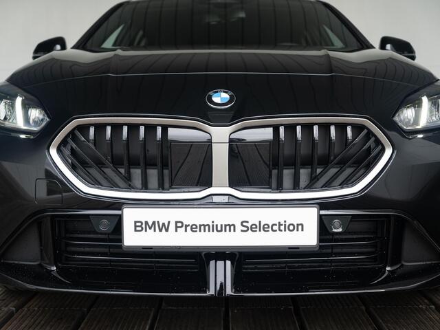 BMW 1-SERIE 120 | M Sportpakket | Verwarmd Stuurwiel | Panoramadak | Achteruitrijcamera | Stoelverwarming | Harman-Kardon | 18''