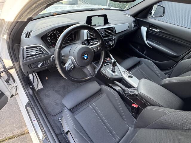 BMW 1-SERIE 118i 136pk Automaat Executive PDC Navigatie LED