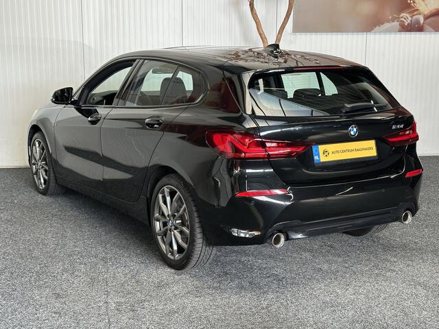 BMW 1-SERIE 120 M SPORT DESIGN EDITION NAVIGATIE CRUISE CONTROL STOEL EN STUURVERWARMING PANORAMA SCHUIF/KANTELDAK BLUETOOTH TELEFOON APPLE CARPLAY/ANDROID RIJSTROOKSENSOREN PDC ZEER MOOI !! 3010