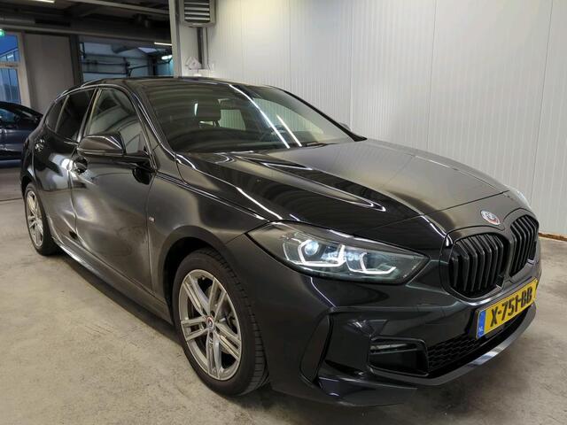 BMW 1-SERIE 118i | Panorama | Navi | Live Cockpit | Led |