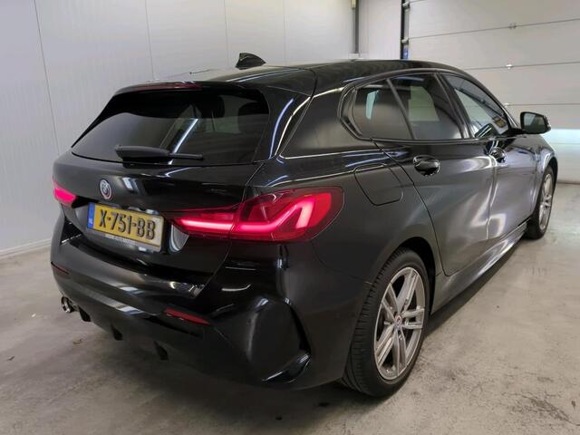 BMW 1-SERIE 118i | Panorama | Navi | Live Cockpit | Led |
