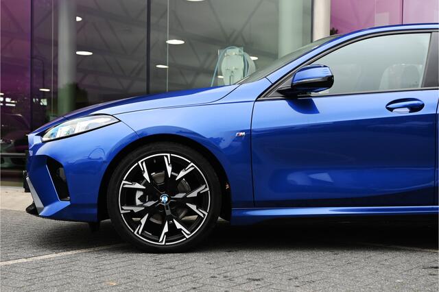 BMW 1-SERIE 120 M Sport Automaat / Sportstoelen / Achteruitrijcamera / M Adaptief onderstel / Adaptieve LED / Stoelverwarming